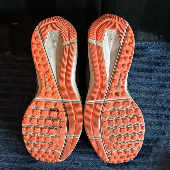 Women’s Nike Shield Size 9 - Picture 3 of 5